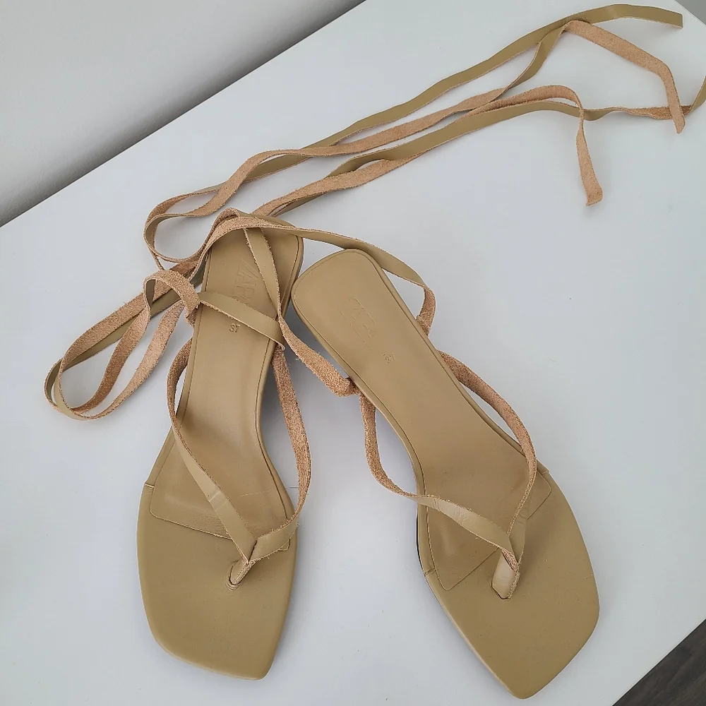 Zara Leather Ankle Tie Thong Strap Sandal in Tan, Size 6.5, Like NEW - Picture 4 of 6